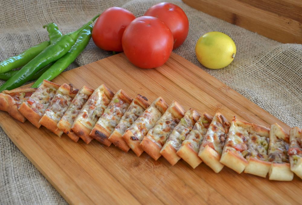 Kuşbaşılı Kaşarlı Pide - Beşkardeşler Restaurant